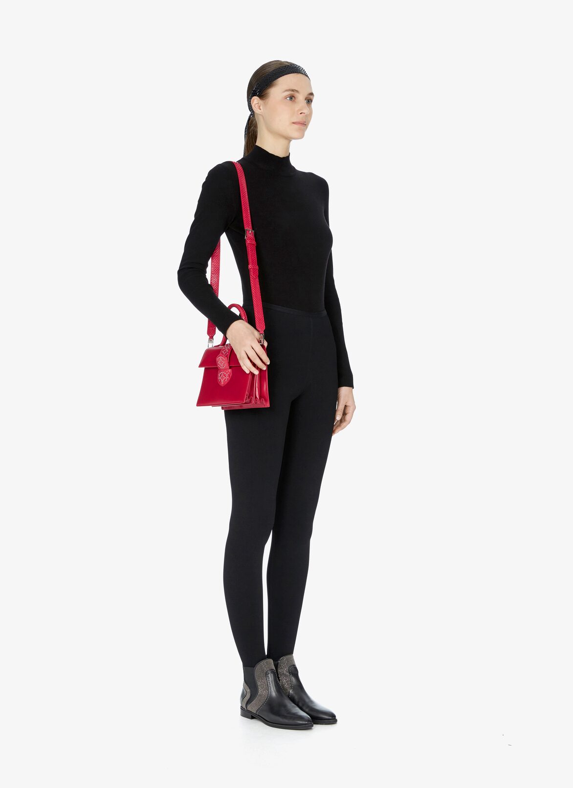 LEONIE SMALL CL+PATTE ELA.CLOU ARABESQ LAQUE ALAÏA ROUGE LAQUÉ  LEONIE SMALL CL+PATTE ELA.CLOU ARABESQ LAQUE